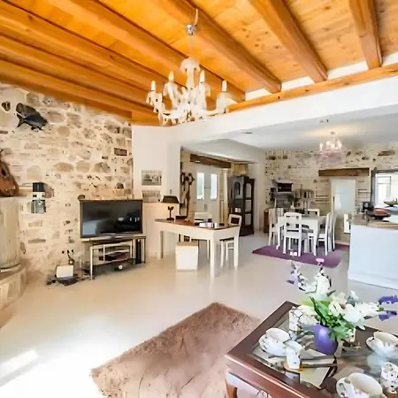 Siorra Angelina Apartment